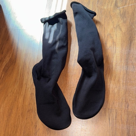 Black YZY pods 2023/24 - Picture 1 of 4